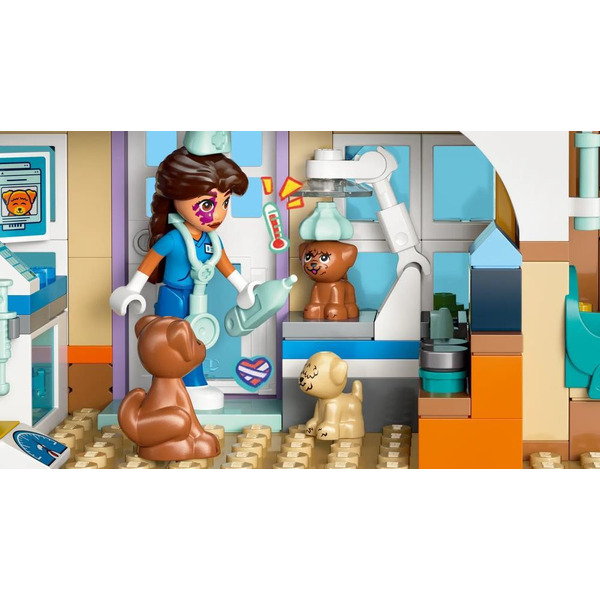 Конструктор Lego Friends Ветеринарная клиника для лошадей и питомцев 42651