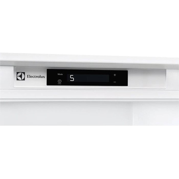 Холодильник Electrolux ERN93213AW