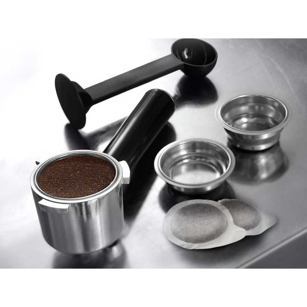 Кофеварка DeLonghi EC685.BK