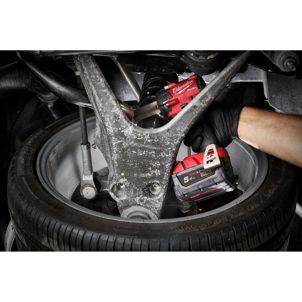 Гайковерт Milwaukee M18 FIW2P12-502X 4933478447 (с 2-мя АКБ, кейс)