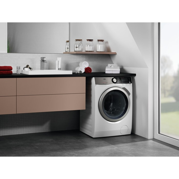 Стирально-сушильная машина AEG L8WBC61S