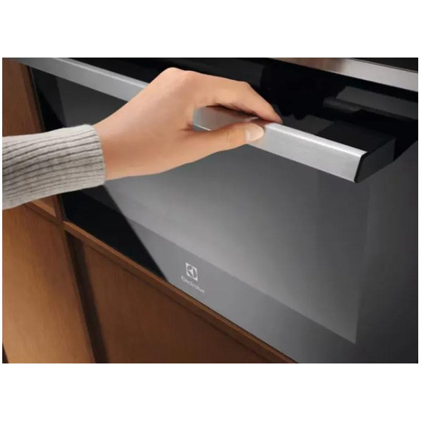 Микроволновая печь Electrolux MealAssist 700 EVM8E09X