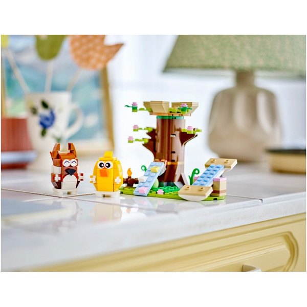 Конструктор Lego Icons Весенняя площадка для животных 40709