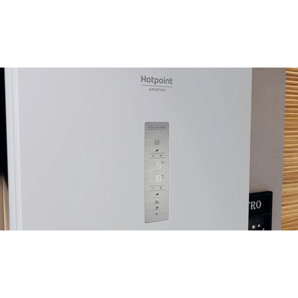Холодильник Hotpoint-Ariston HTS 7200 W O3