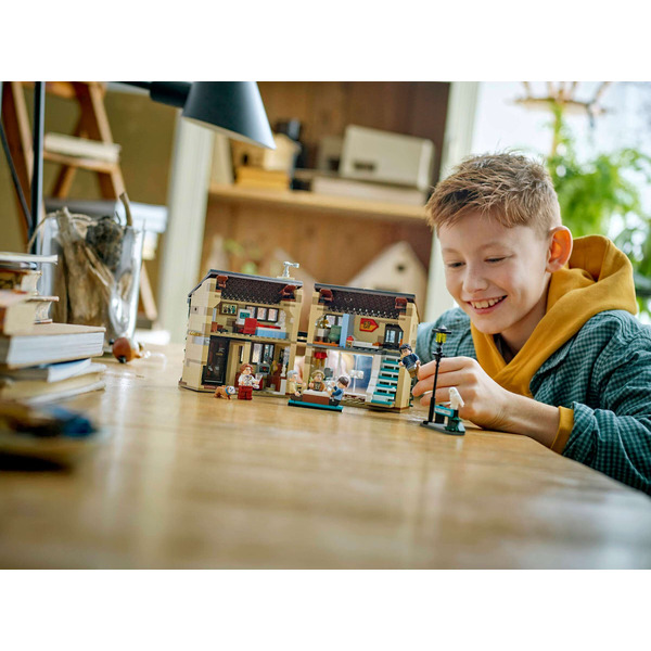 Конструктор LEGO Harry Potter 76451 Тисовая улица: Визит тети Мардж