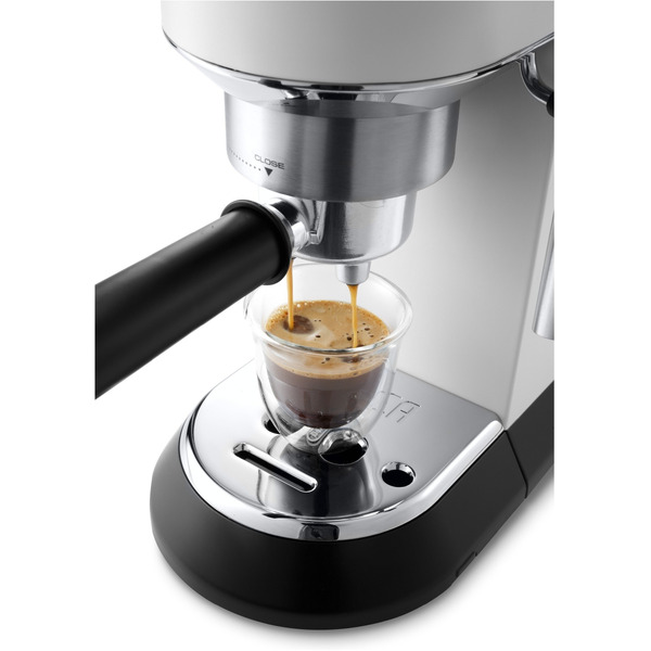 Кофеварка DeLonghi EC685.W