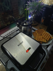 Вафельница 