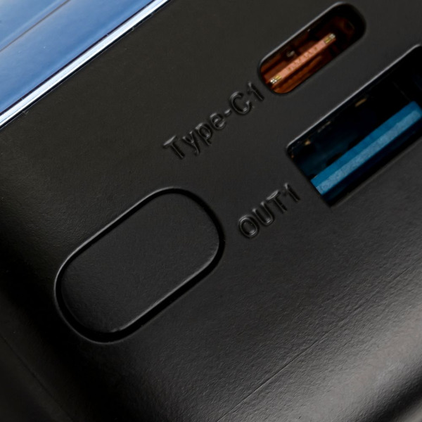 Внешний аккумулятор для ноутбуков RIVACASE VA1080 (30000 mAh) черный